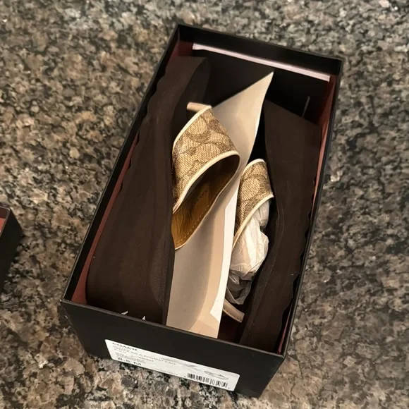 Coach Signature Brown and Tan Flip Flops 8.5 - Picture 15 of 16